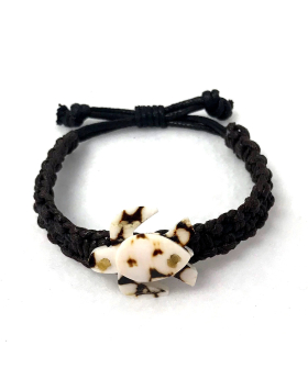 Macrame bracelet with shell turtle