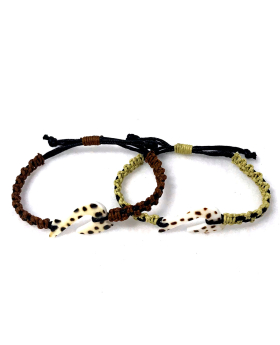 Macrame bracelet with shell fish hook
